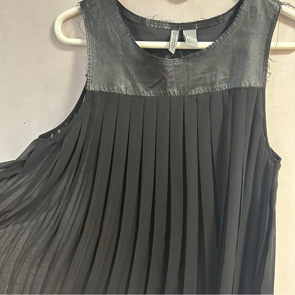 H&M Black Pleated Tank Top Blouse - Picture 7 of 7